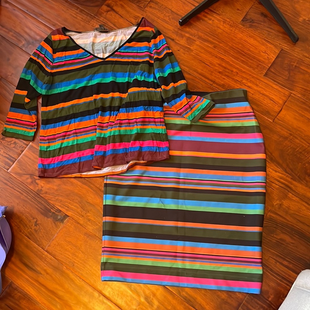 High line skirt stripe skirt set with beautiful fall colors.  Like new condition
